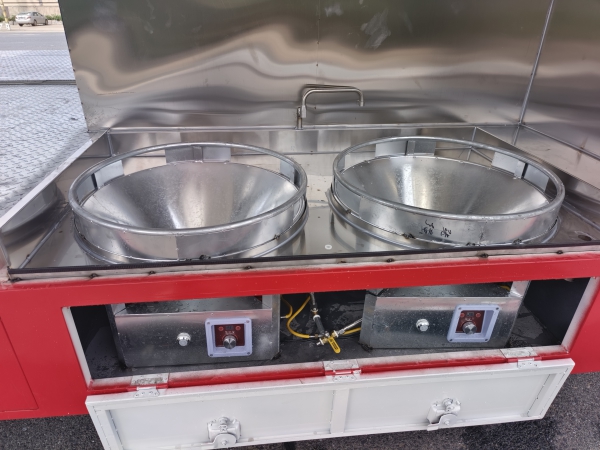 下沉式农村厨房餐车：地台操作更方便，乡宴办得更体面