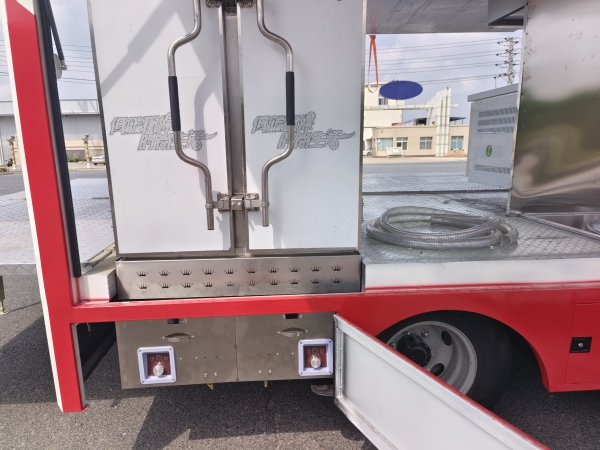 下沉式农村厨房餐车：地台操作更方便，乡宴办得更体面