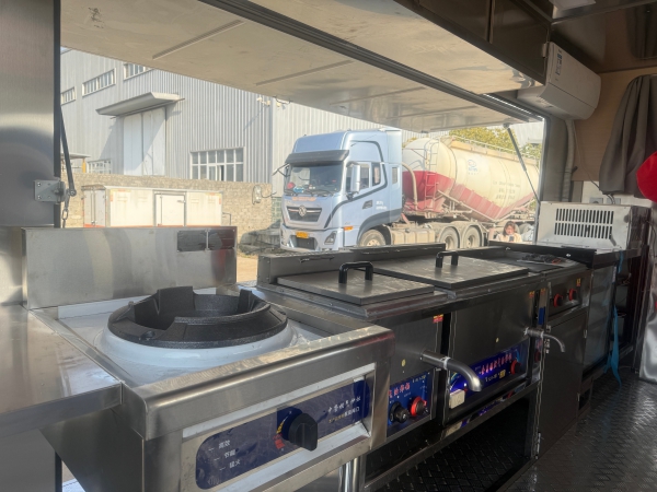 长安自动挡柴油房餐一体车｜一车双能，旅居与创收皆从容