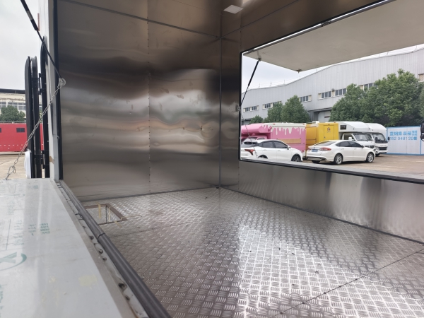 多功能房车版餐车 跃进S100 可住人可经营 支持私人定制